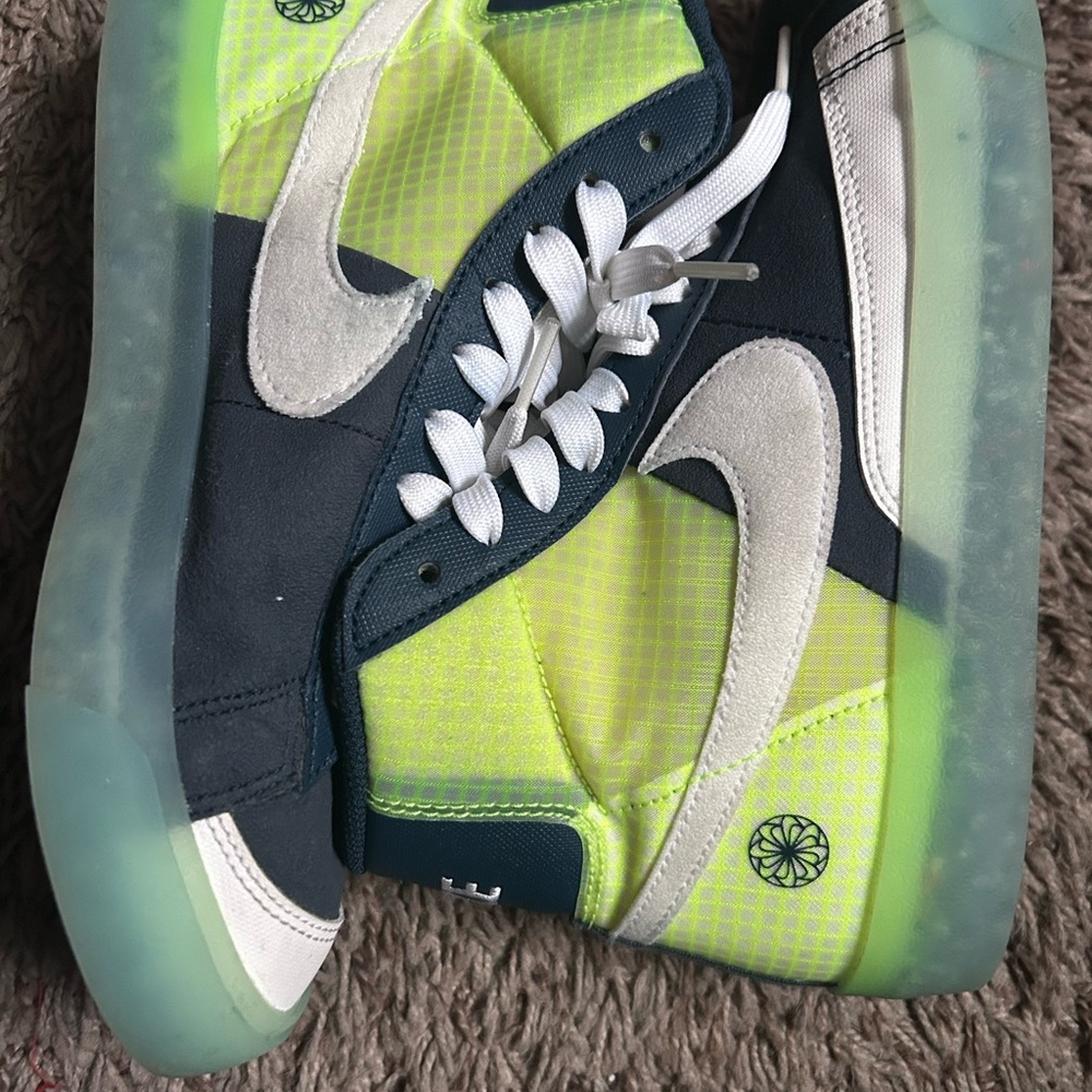 Nike Kids Lime Green and Navy Sneakers